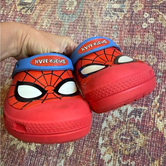 CROCS lined J1 Red Spider-Man Clogs for Kids - Picture 7 of 8